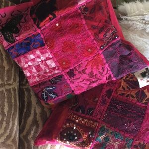 Embroidered sequin set of 2 pillows 14x14 w/insert